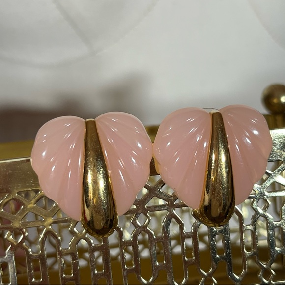 Vintage 80 90 Retro Maximalism Deco pink Lucite Heart Gold Mobwife Earrings - Picture 14 of 15